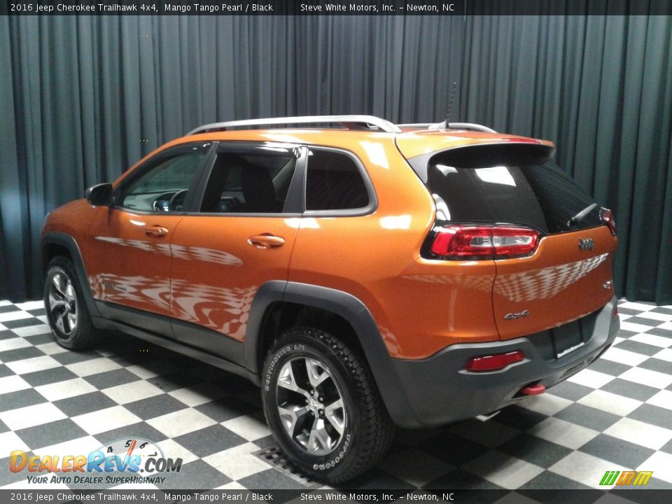 2016 Jeep Cherokee Trailhawk 4x4 Mango Tango Pearl / Black Photo #8