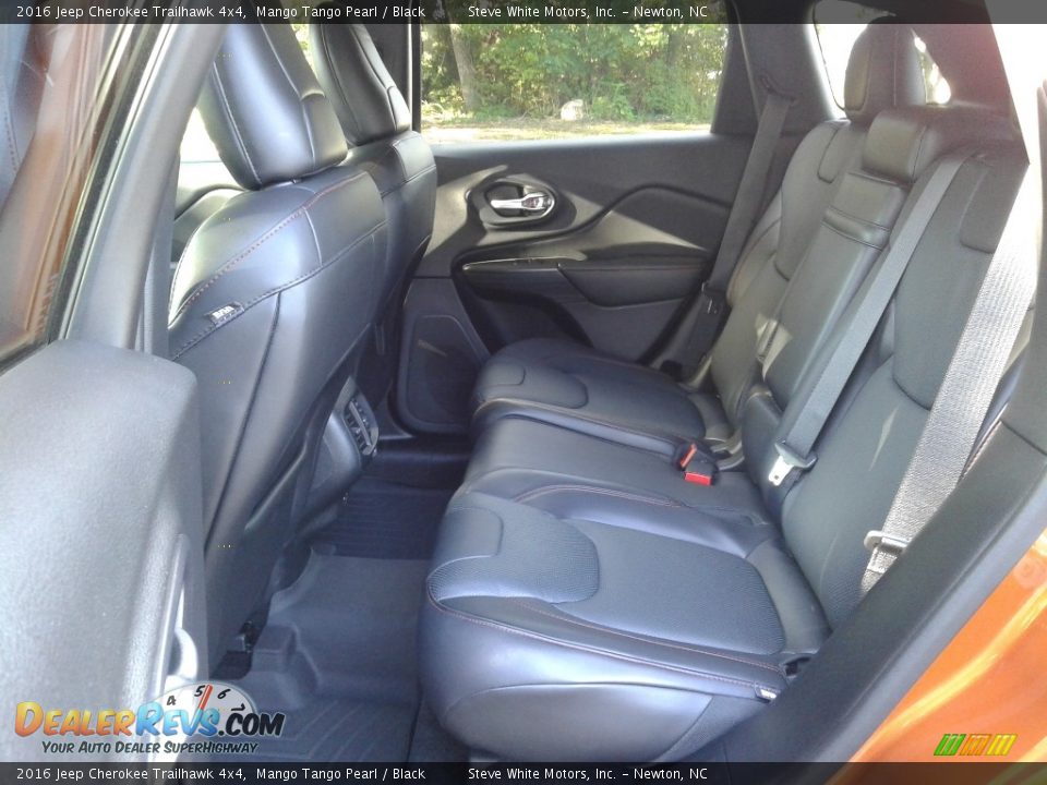 2016 Jeep Cherokee Trailhawk 4x4 Mango Tango Pearl / Black Photo #11