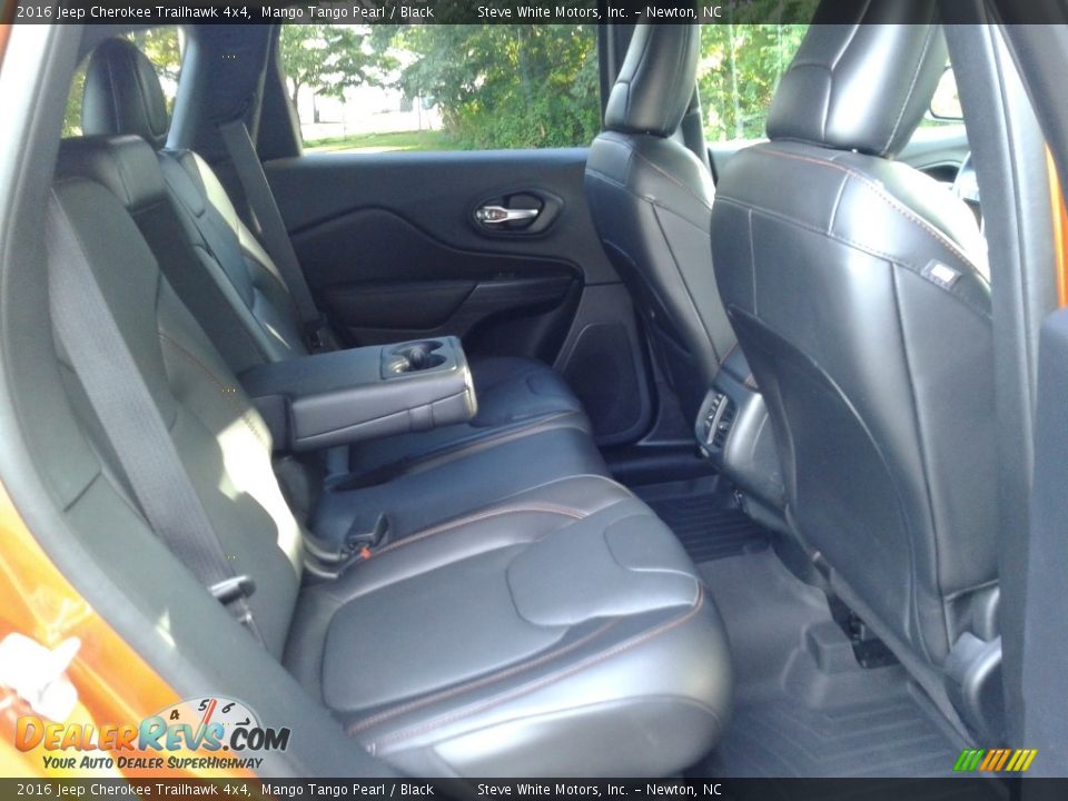 2016 Jeep Cherokee Trailhawk 4x4 Mango Tango Pearl / Black Photo #15