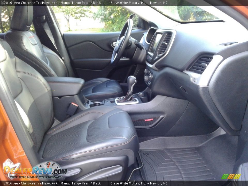 2016 Jeep Cherokee Trailhawk 4x4 Mango Tango Pearl / Black Photo #16