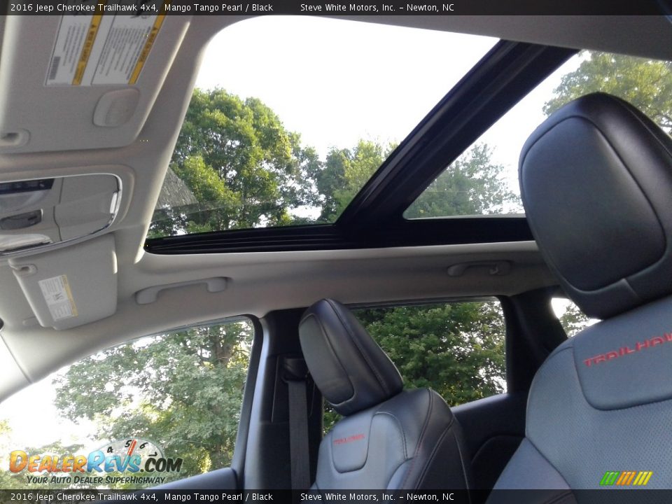 2016 Jeep Cherokee Trailhawk 4x4 Mango Tango Pearl / Black Photo #32