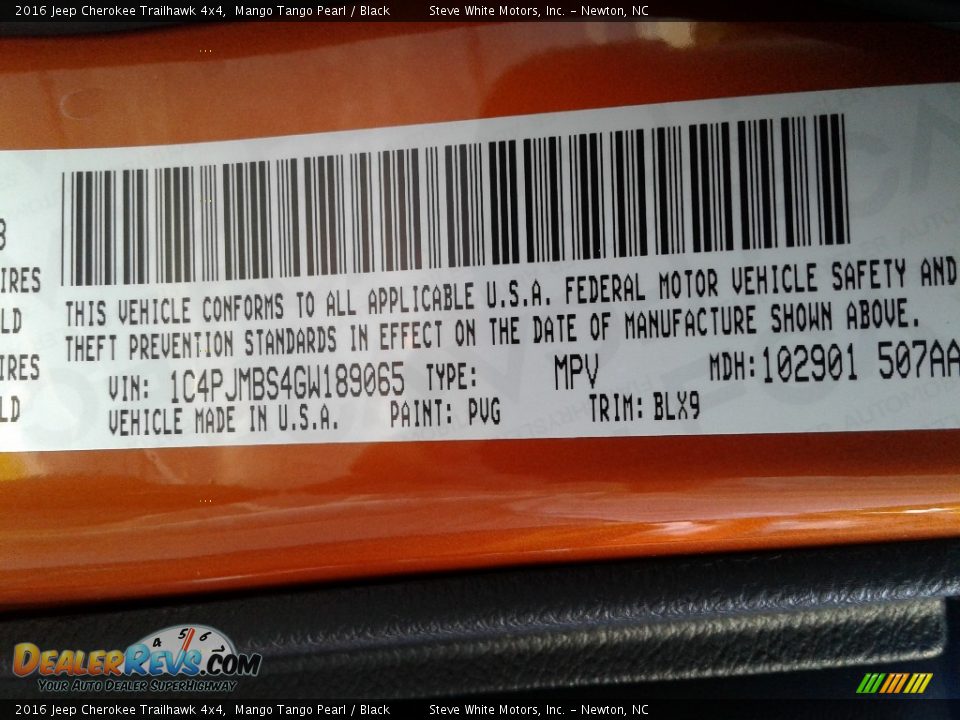 2016 Jeep Cherokee Trailhawk 4x4 Mango Tango Pearl / Black Photo #35