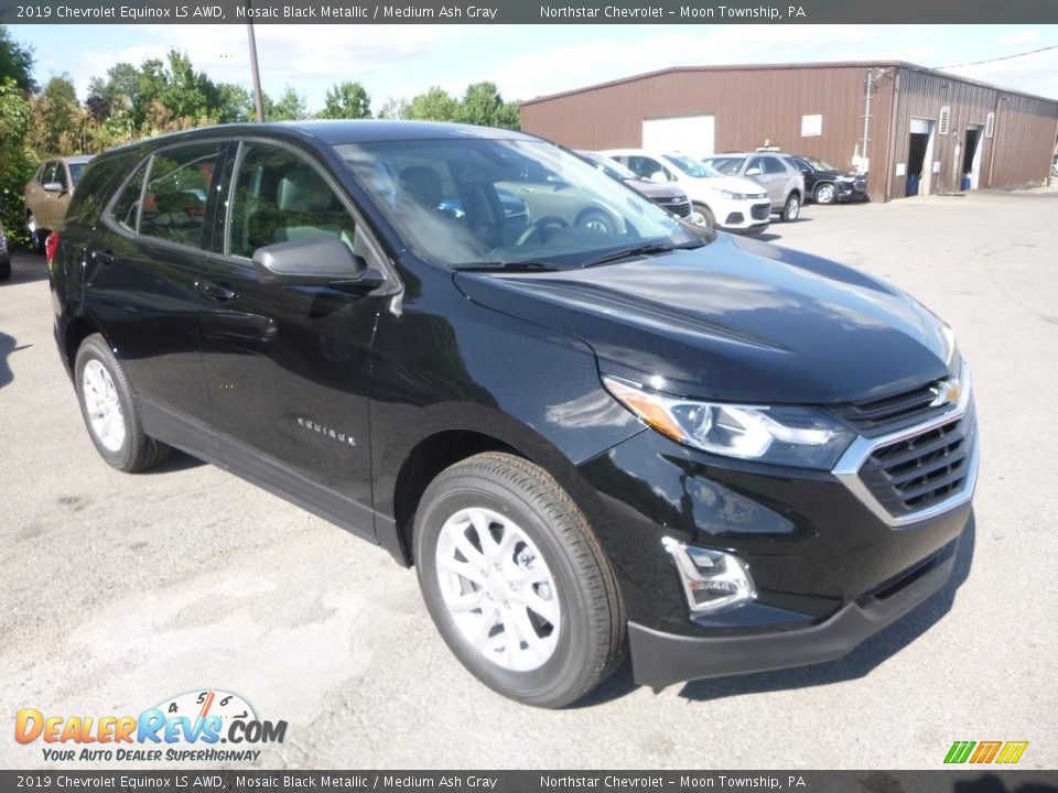 Front 3/4 View of 2019 Chevrolet Equinox LS AWD Photo #7