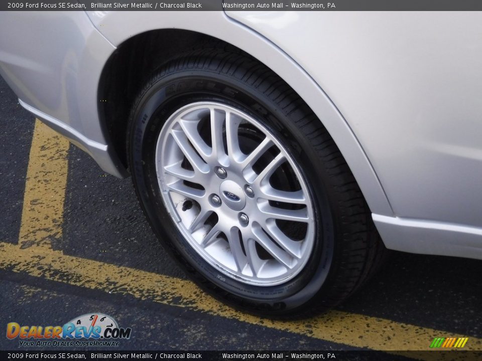 2009 Ford Focus SE Sedan Brilliant Silver Metallic / Charcoal Black Photo #3