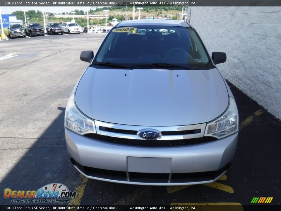 2009 Ford Focus SE Sedan Brilliant Silver Metallic / Charcoal Black Photo #4