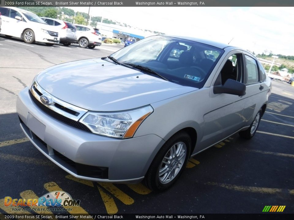 2009 Ford Focus SE Sedan Brilliant Silver Metallic / Charcoal Black Photo #5