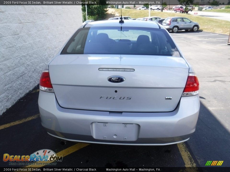 2009 Ford Focus SE Sedan Brilliant Silver Metallic / Charcoal Black Photo #7