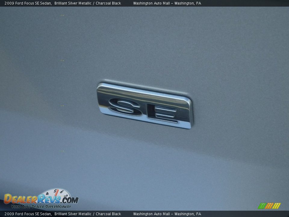 2009 Ford Focus SE Sedan Brilliant Silver Metallic / Charcoal Black Photo #9
