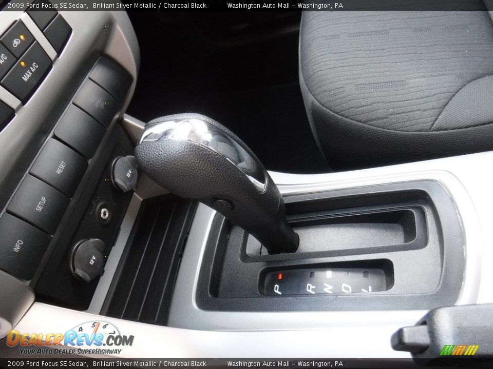 2009 Ford Focus SE Sedan Brilliant Silver Metallic / Charcoal Black Photo #13