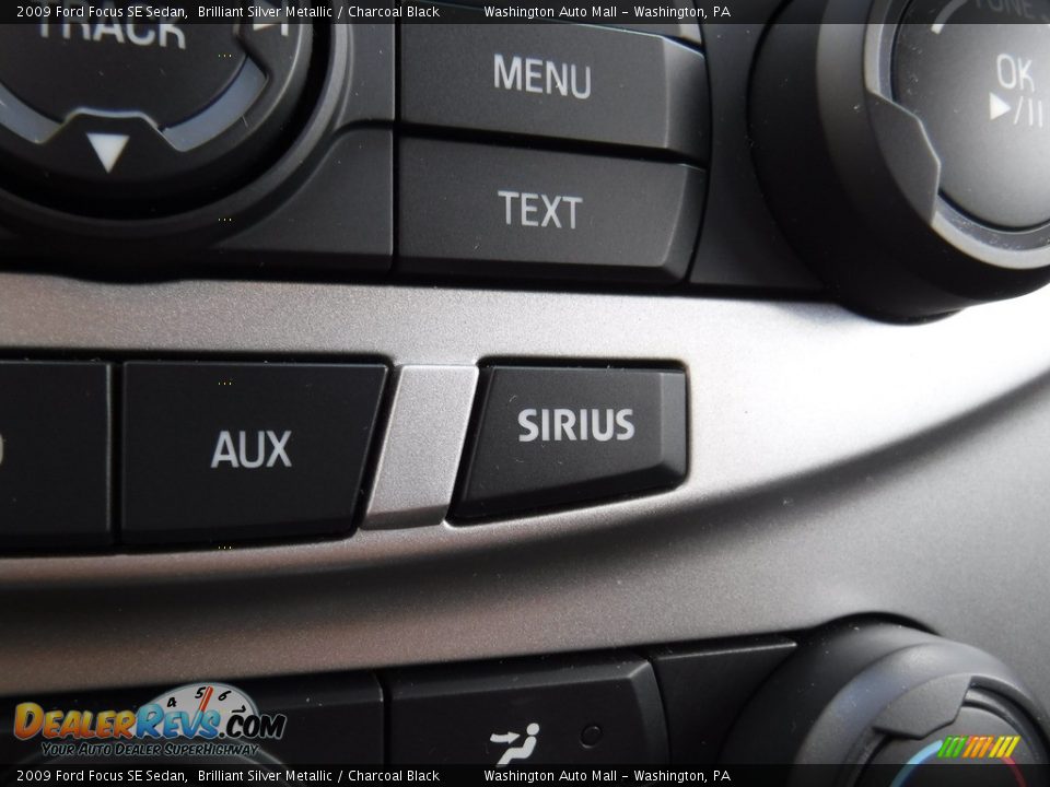 2009 Ford Focus SE Sedan Brilliant Silver Metallic / Charcoal Black Photo #15