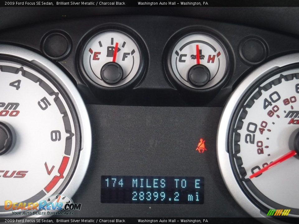 2009 Ford Focus SE Sedan Brilliant Silver Metallic / Charcoal Black Photo #20