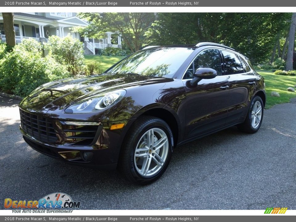 Front 3/4 View of 2018 Porsche Macan S Photo #8
