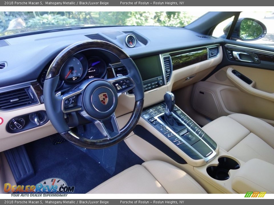 Front Seat of 2018 Porsche Macan S Photo #10