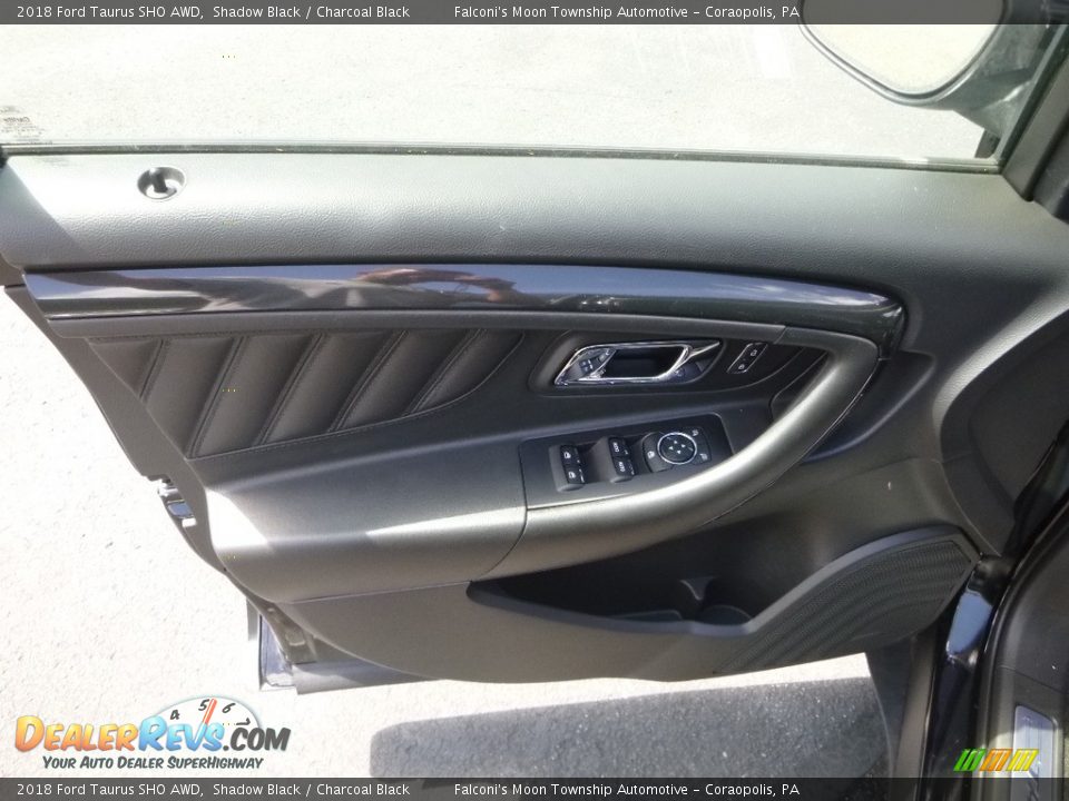 Door Panel of 2018 Ford Taurus SHO AWD Photo #10