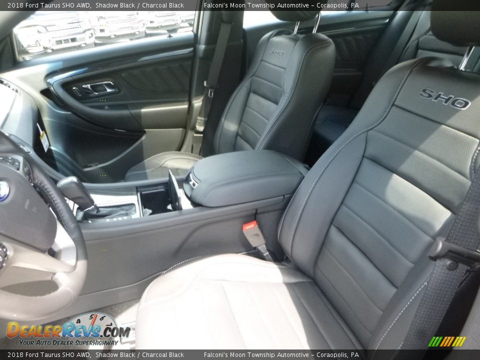 Front Seat of 2018 Ford Taurus SHO AWD Photo #11