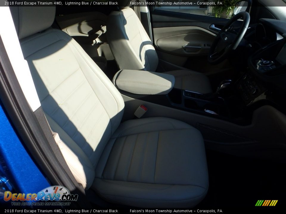2018 Ford Escape Titanium 4WD Lightning Blue / Charcoal Black Photo #11