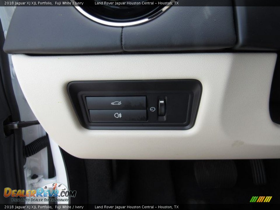 2018 Jaguar XJ XJL Portfolio Fuji White / Ivory Photo #27