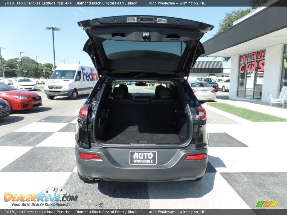 2018 Jeep Cherokee Latitude Plus 4x4 Diamond Black Crystal Pearl / Black Photo #5