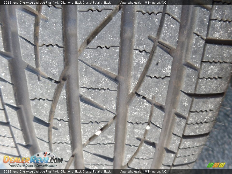 2018 Jeep Cherokee Latitude Plus 4x4 Diamond Black Crystal Pearl / Black Photo #10
