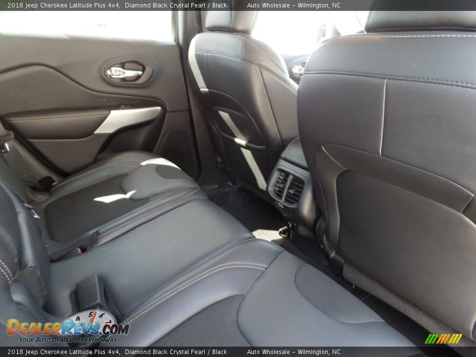 2018 Jeep Cherokee Latitude Plus 4x4 Diamond Black Crystal Pearl / Black Photo #14