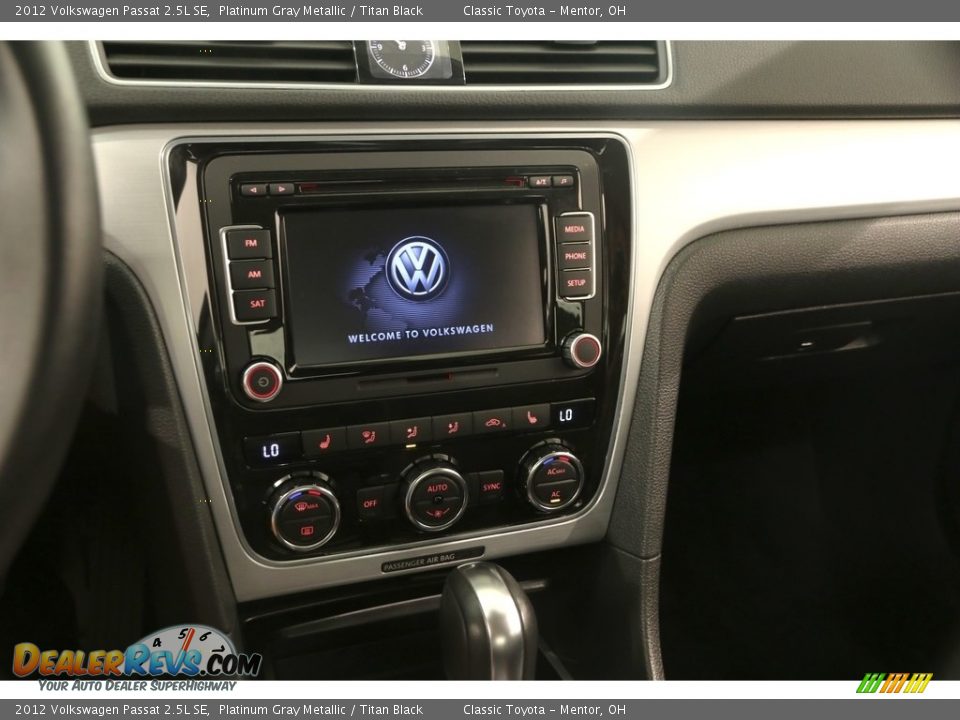2012 Volkswagen Passat 2.5L SE Platinum Gray Metallic / Titan Black Photo #9