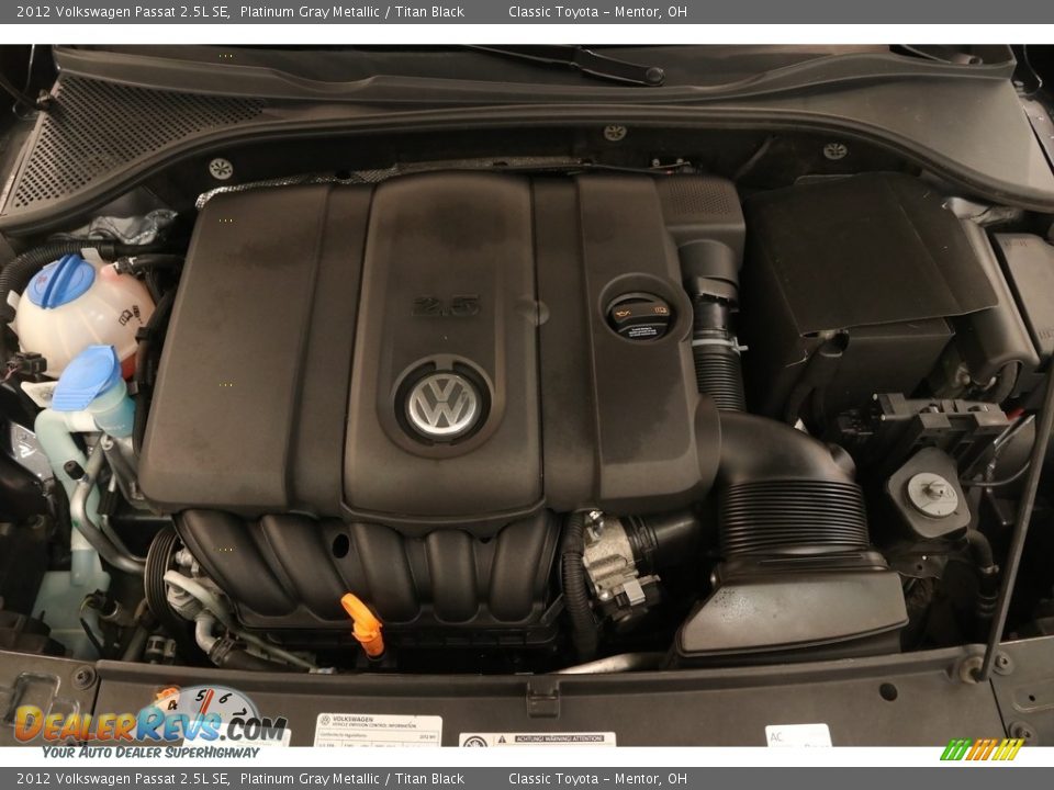 2012 Volkswagen Passat 2.5L SE Platinum Gray Metallic / Titan Black Photo #18