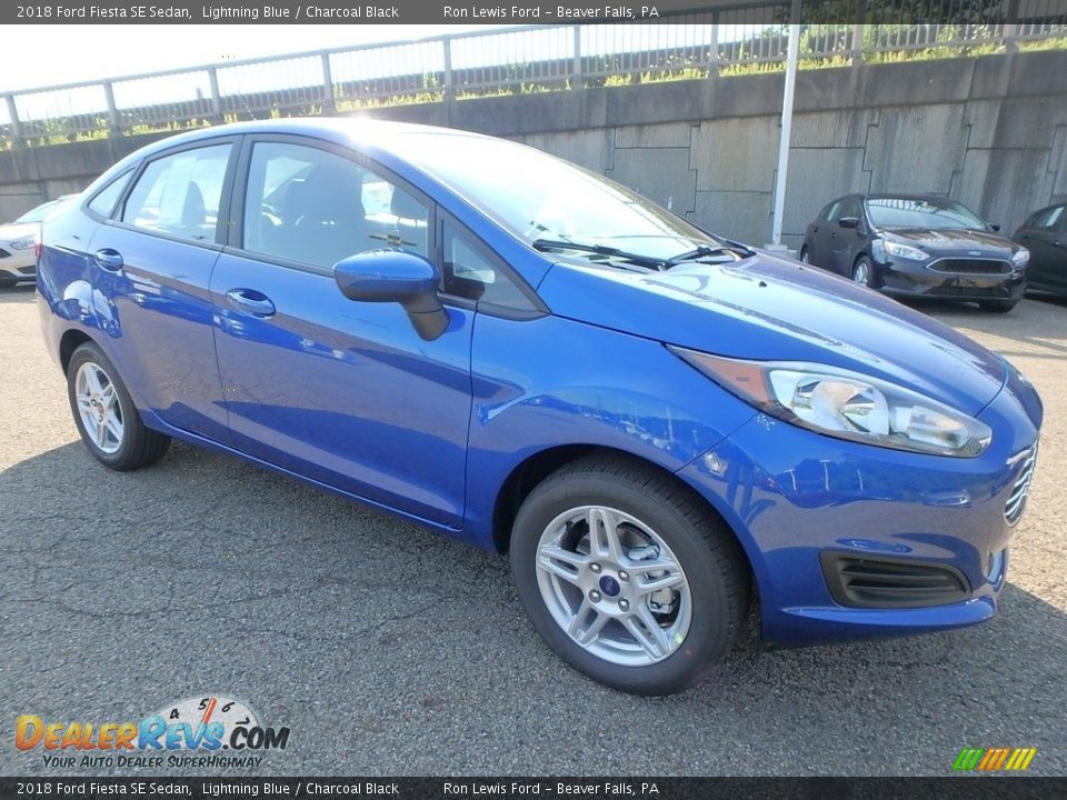 Front 3/4 View of 2018 Ford Fiesta SE Sedan Photo #9