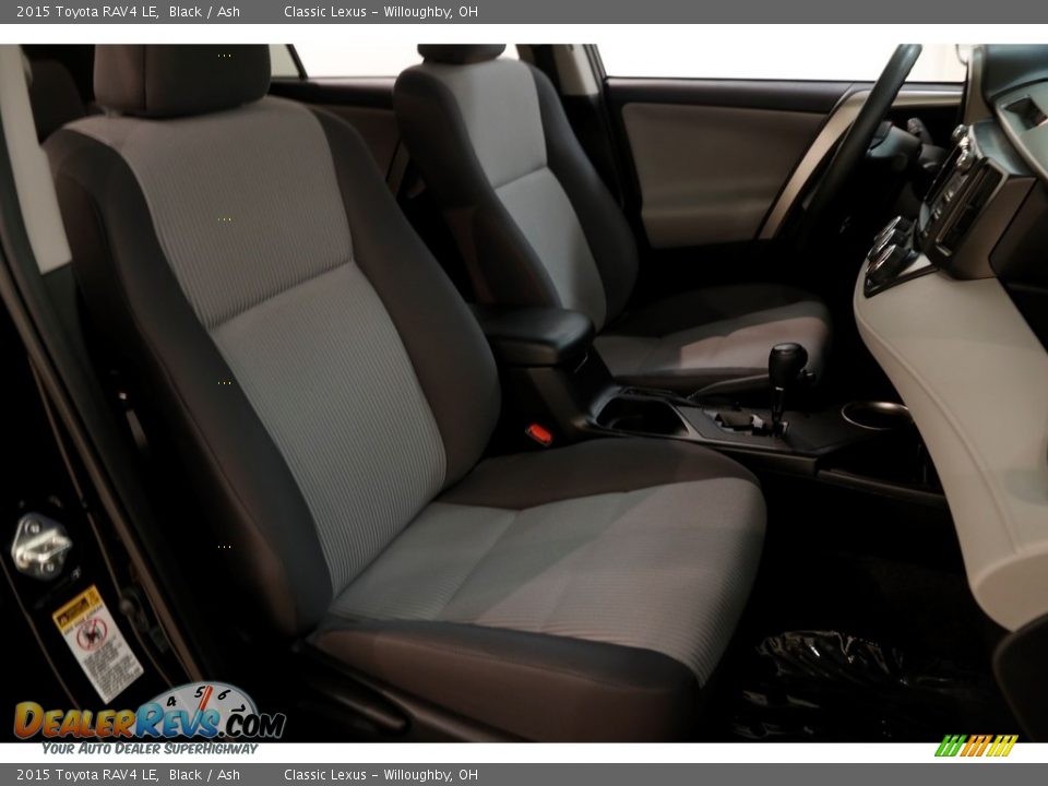 2015 Toyota RAV4 LE Black / Ash Photo #13