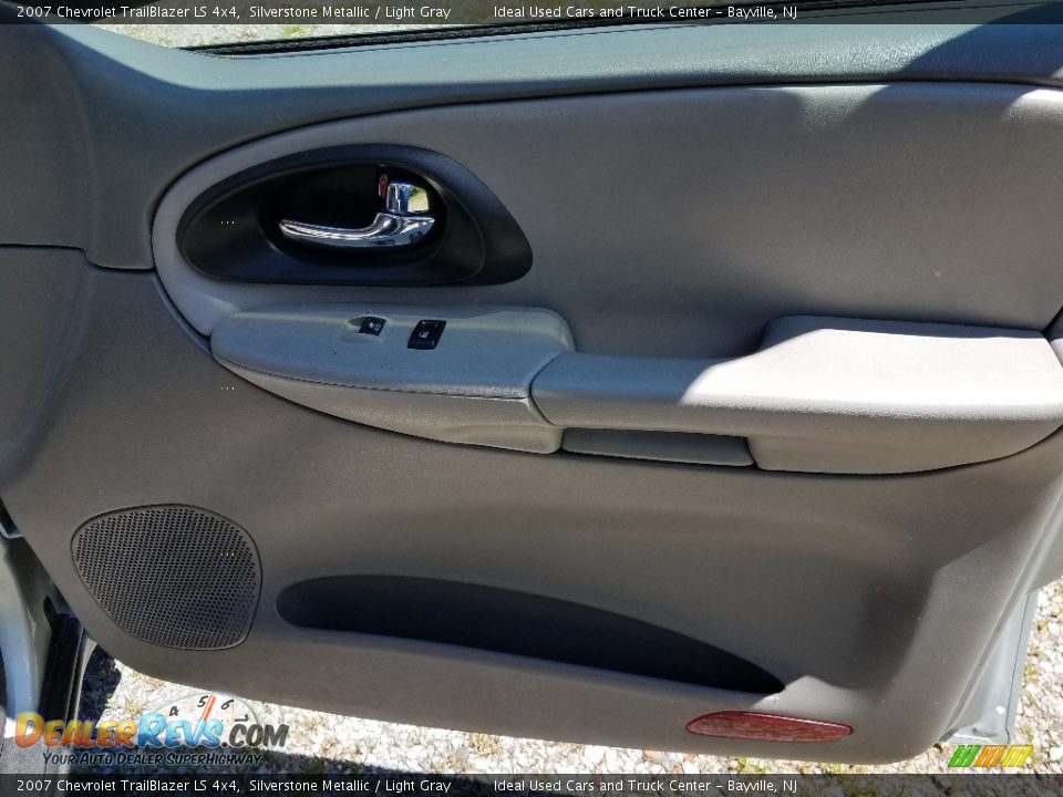 2007 Chevrolet TrailBlazer LS 4x4 Silverstone Metallic / Light Gray Photo #11