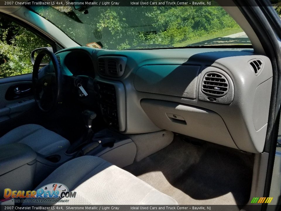 2007 Chevrolet TrailBlazer LS 4x4 Silverstone Metallic / Light Gray Photo #12