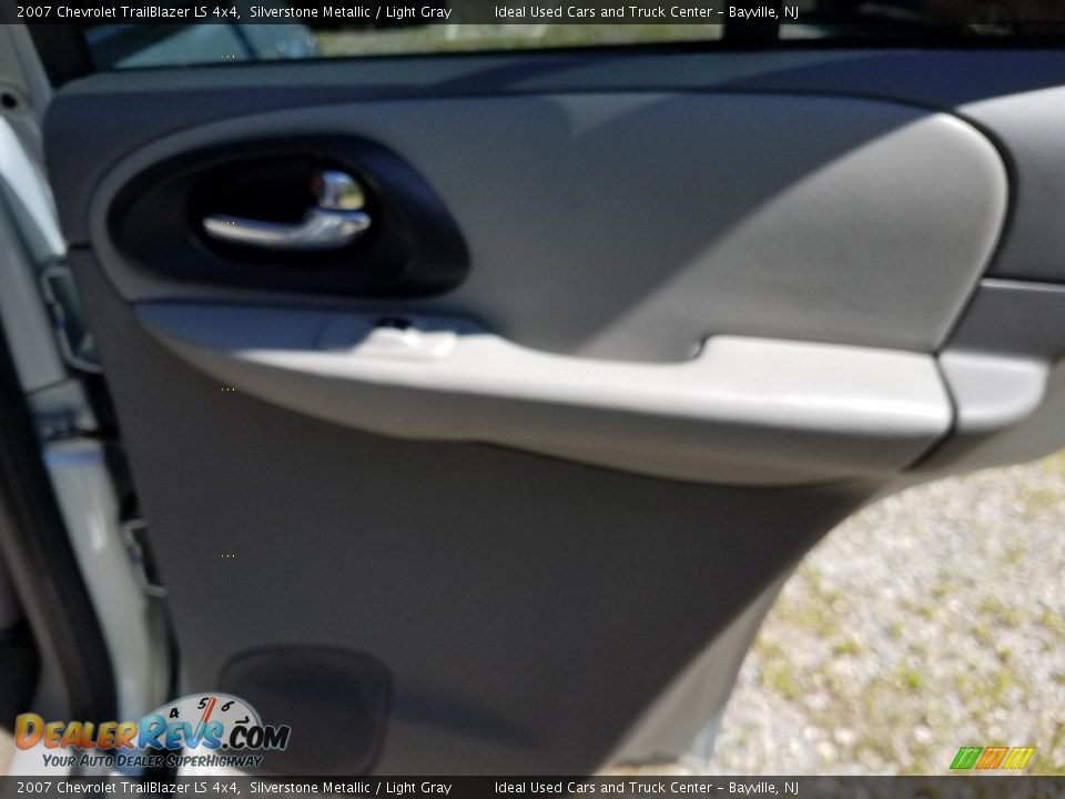 2007 Chevrolet TrailBlazer LS 4x4 Silverstone Metallic / Light Gray Photo #13