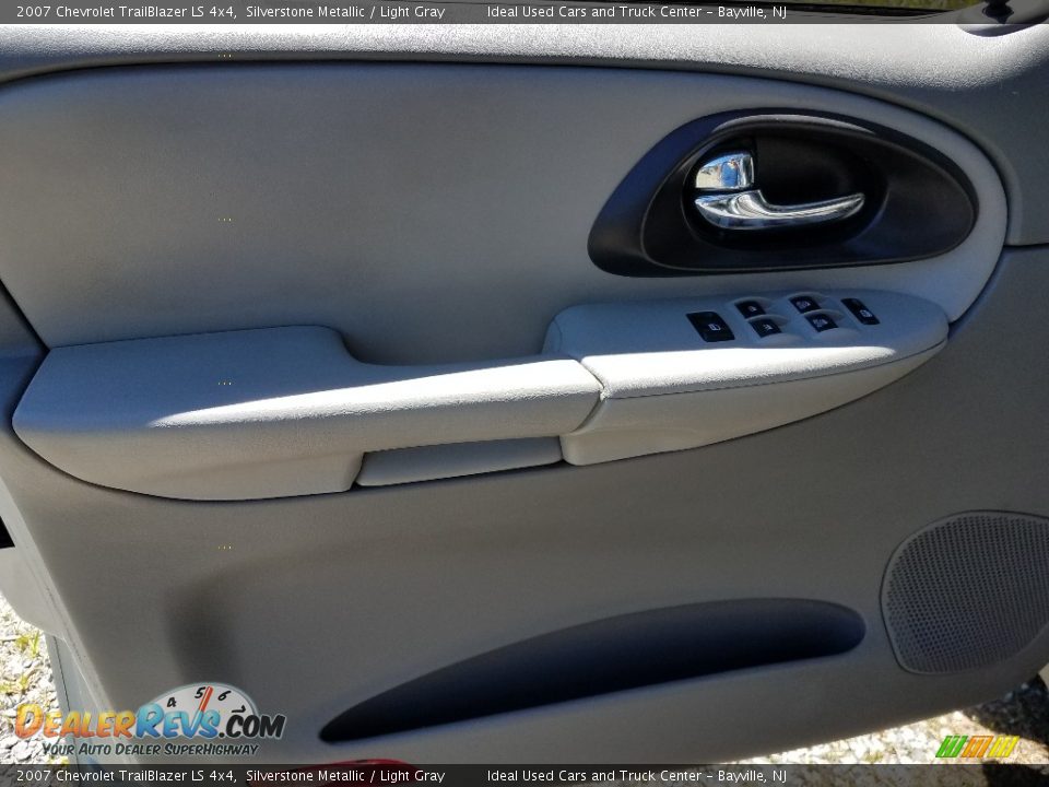 2007 Chevrolet TrailBlazer LS 4x4 Silverstone Metallic / Light Gray Photo #20