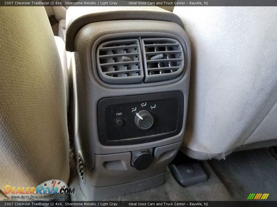 2007 Chevrolet TrailBlazer LS 4x4 Silverstone Metallic / Light Gray Photo #23