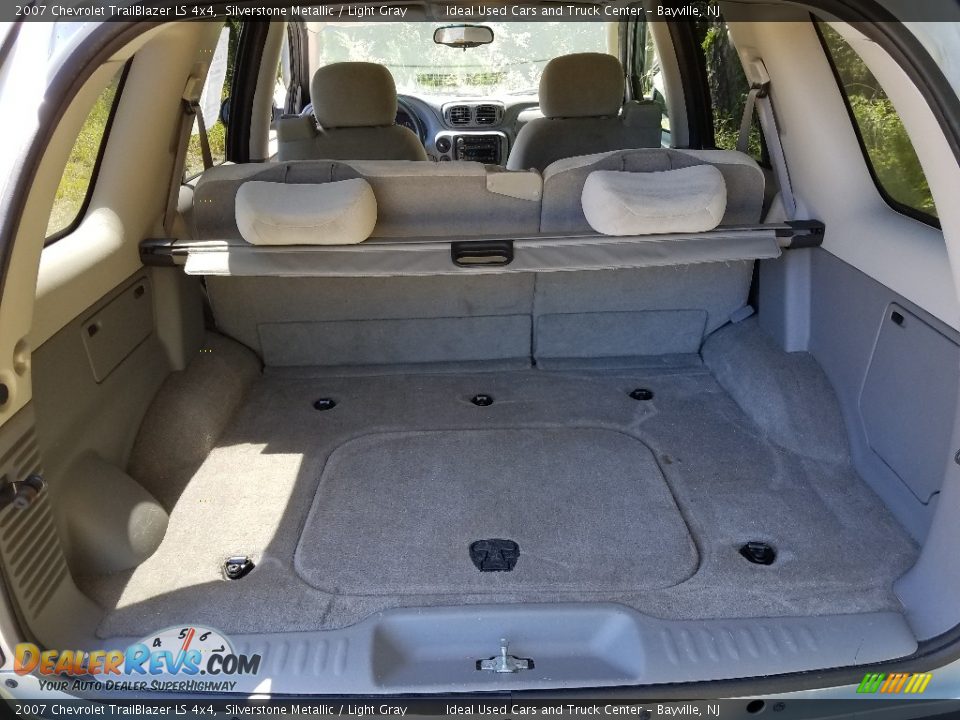 2007 Chevrolet TrailBlazer LS 4x4 Silverstone Metallic / Light Gray Photo #26