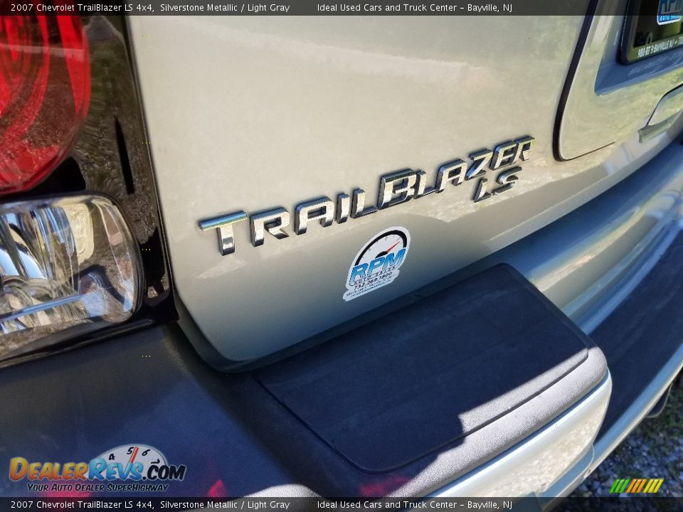 2007 Chevrolet TrailBlazer LS 4x4 Silverstone Metallic / Light Gray Photo #27