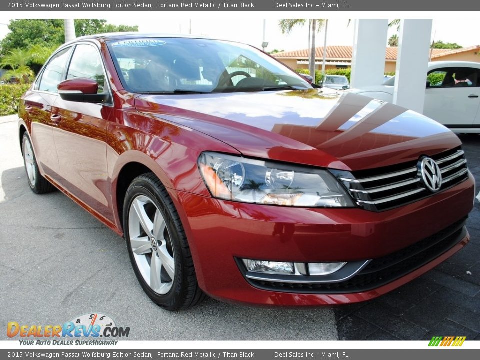 2015 Volkswagen Passat Wolfsburg Edition Sedan Fortana Red Metallic / Titan Black Photo #2