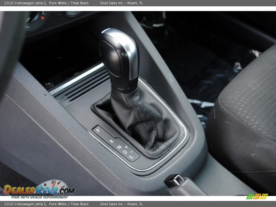 2016 Volkswagen Jetta S Pure White / Titan Black Photo #16