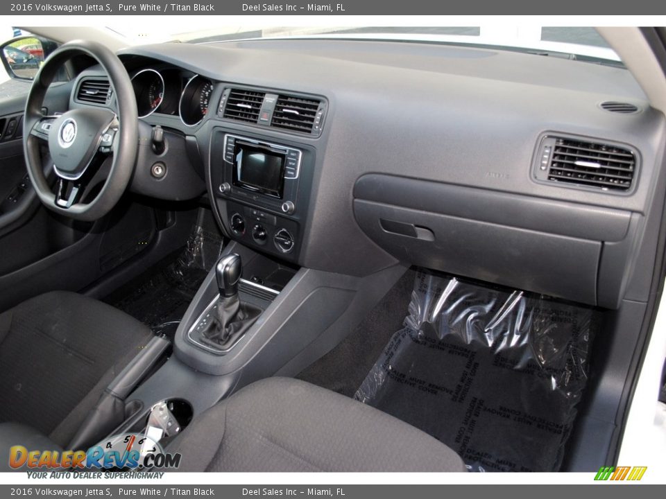 2016 Volkswagen Jetta S Pure White / Titan Black Photo #17