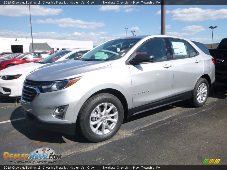Front 3/4 View of 2019 Chevrolet Equinox LS Photo #1