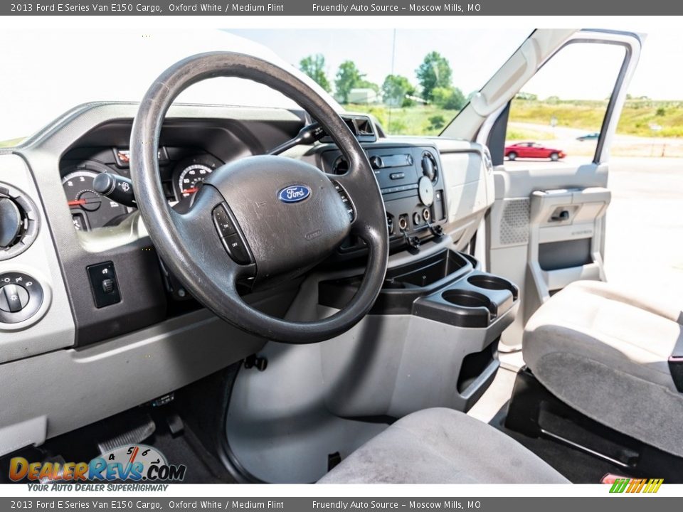 2013 Ford E Series Van E150 Cargo Oxford White / Medium Flint Photo #25