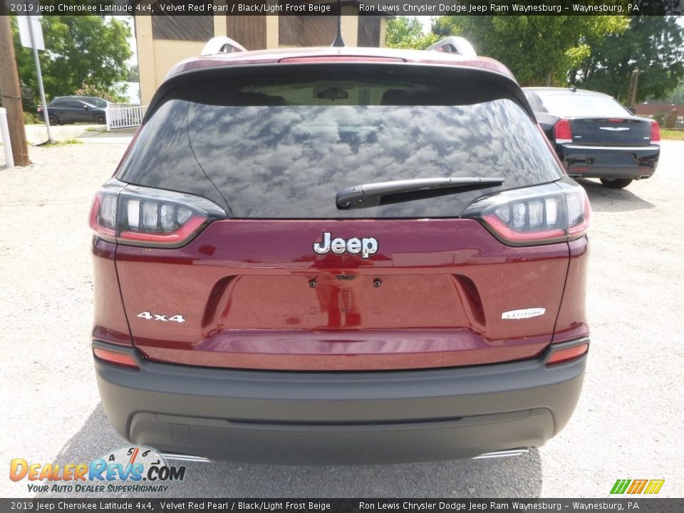 2019 Jeep Cherokee Latitude 4x4 Velvet Red Pearl / Black/Light Frost Beige Photo #4