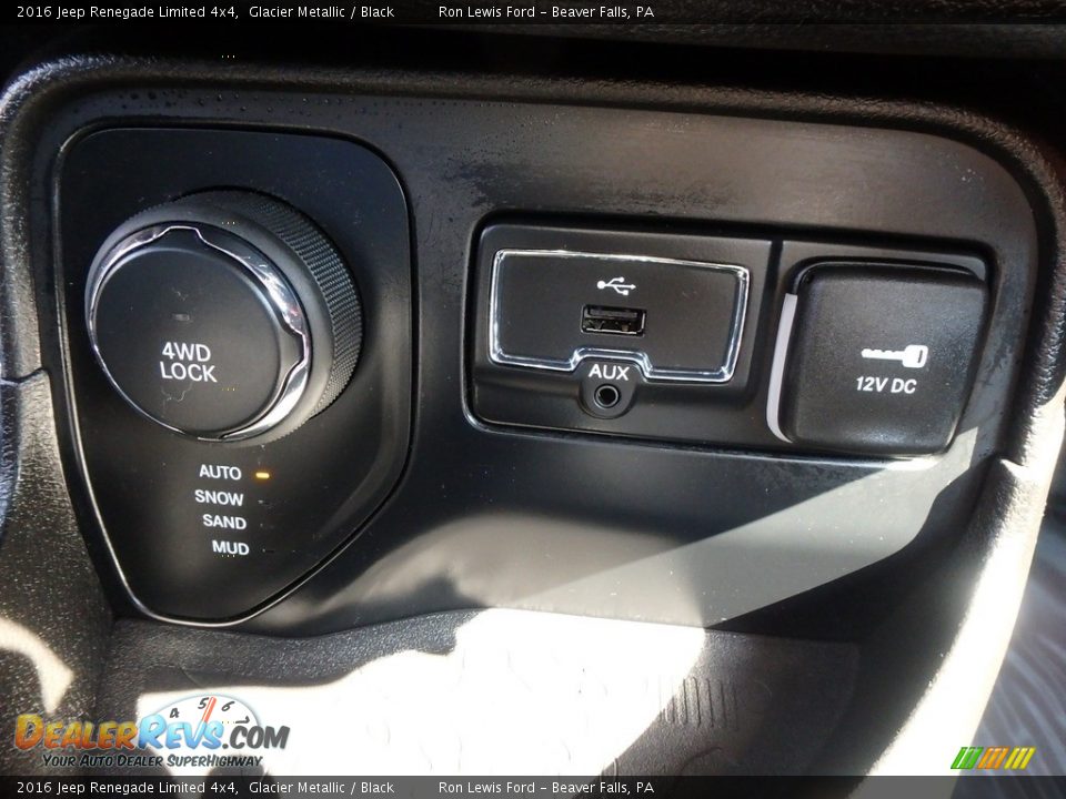 2016 Jeep Renegade Limited 4x4 Glacier Metallic / Black Photo #17