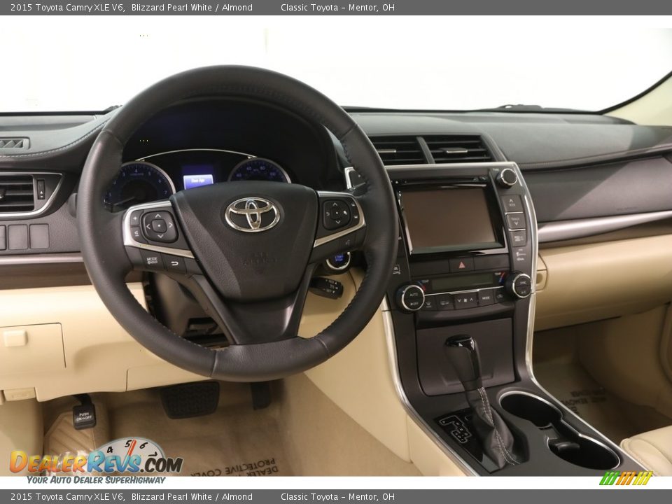 Dashboard of 2015 Toyota Camry XLE V6 Photo #6
