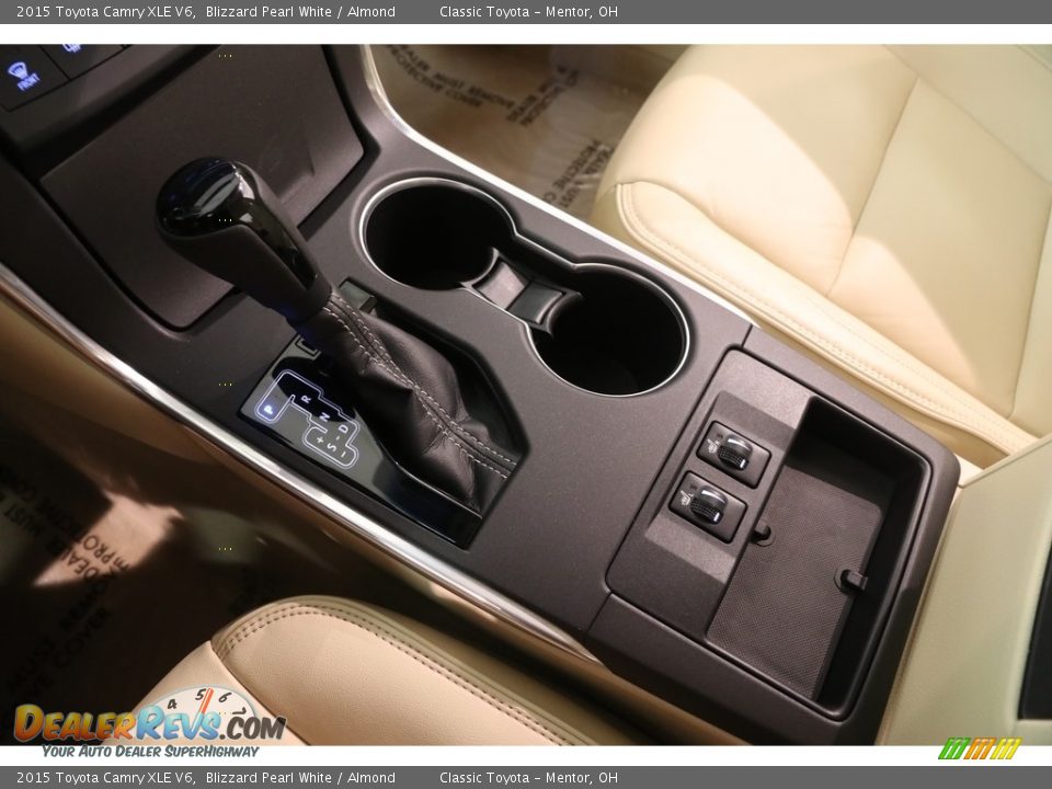 2015 Toyota Camry XLE V6 Shifter Photo #15