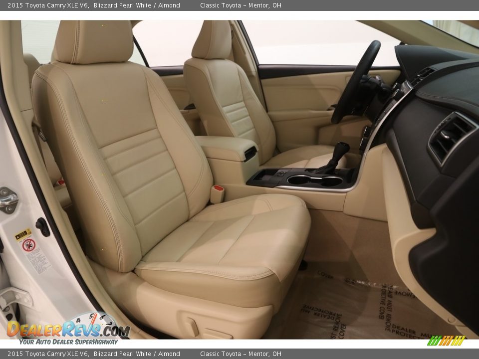 Front Seat of 2015 Toyota Camry XLE V6 Photo #18
