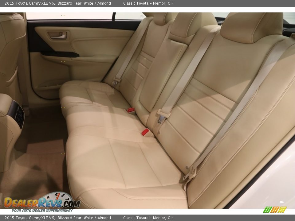 2015 Toyota Camry XLE V6 Blizzard Pearl White / Almond Photo #20