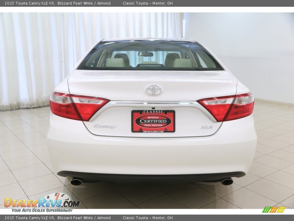 2015 Toyota Camry XLE V6 Blizzard Pearl White / Almond Photo #22