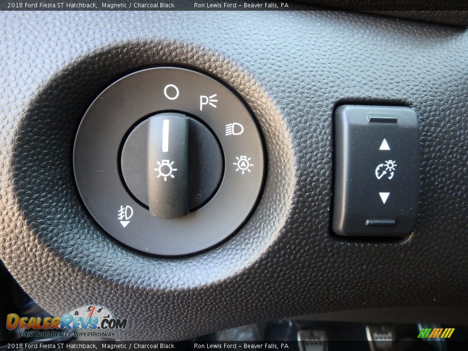 Controls of 2018 Ford Fiesta ST Hatchback Photo #19