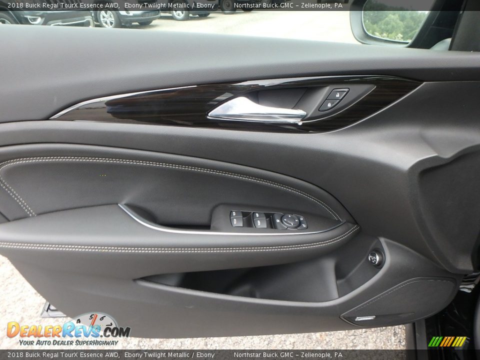 Door Panel of 2018 Buick Regal TourX Essence AWD Photo #13