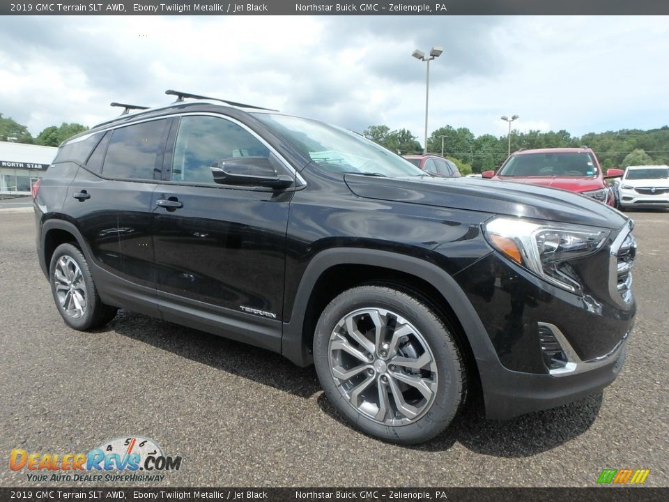 Front 3/4 View of 2019 GMC Terrain SLT AWD Photo #3